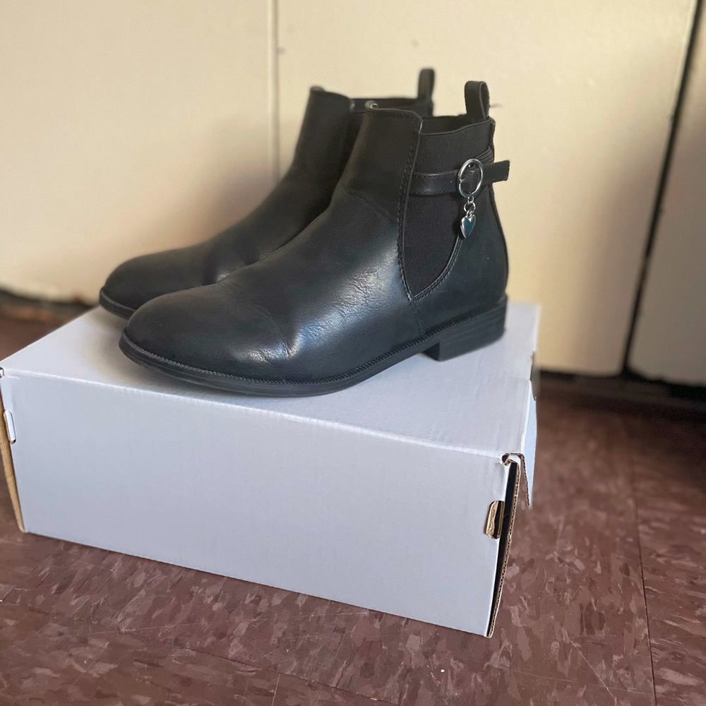 Black Chelsea Boot for Girls…